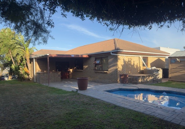 3 Bedroom Property for Sale in Uitzicht Western Cape